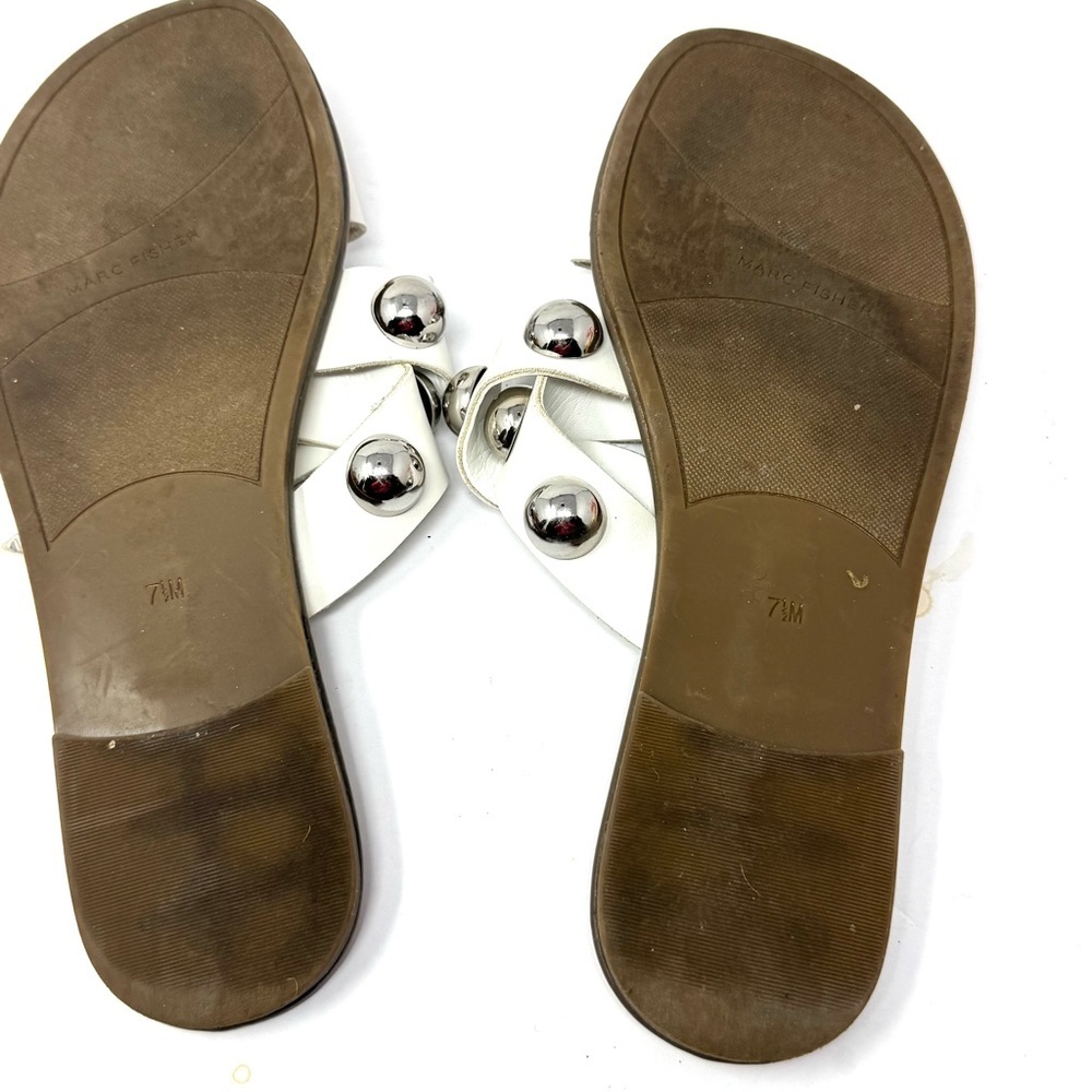 Marc Fisher Bryte 2 White Slide Sandals Silver Studs Women Sz 7.5 - Picture 5 of 6